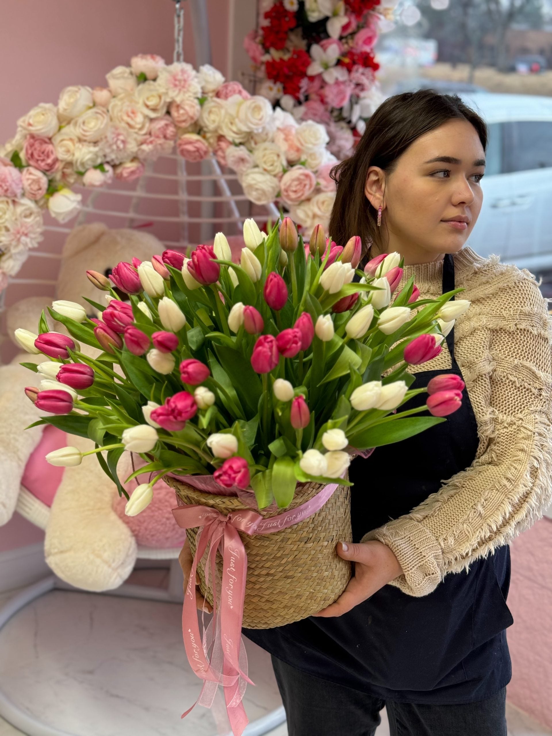 100 Mix Tulips in a basket #57 image 0