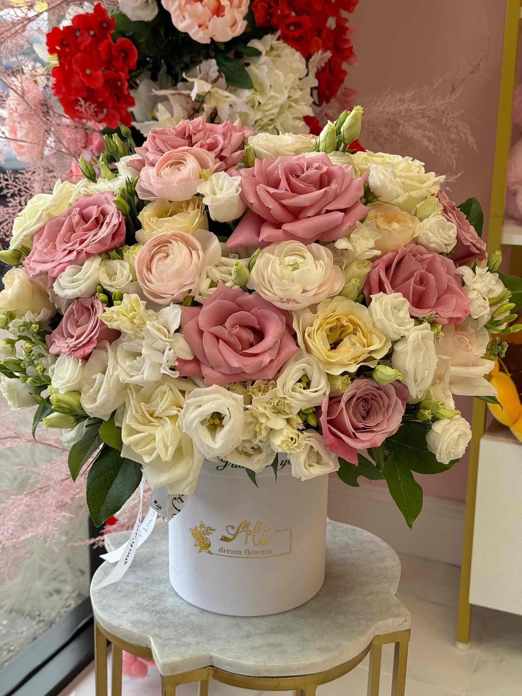 Designer's Choice White Hat Box – Ali Dream Flowers
